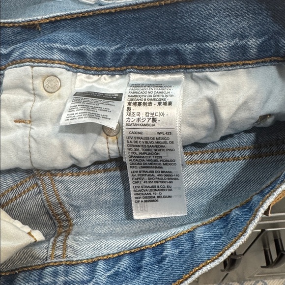 Levi's 501 Distressed Jean Shorts - Picture 3 of 4